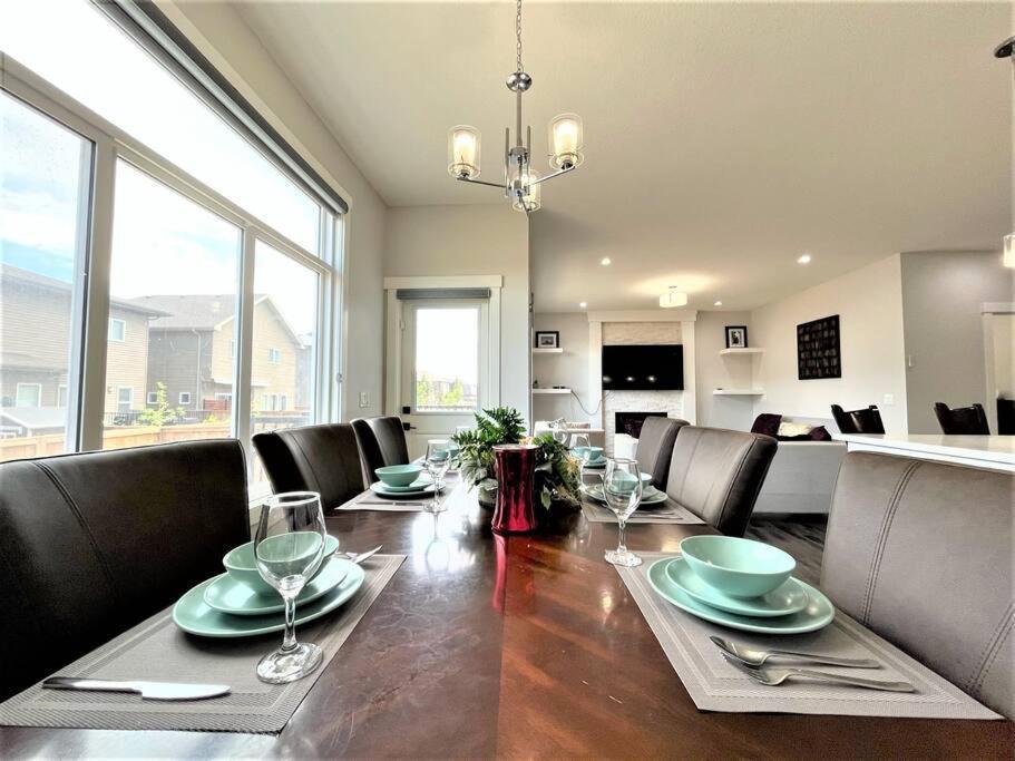 Luxury Retreat For Large Groups Villa YYC Eksteriør bilde